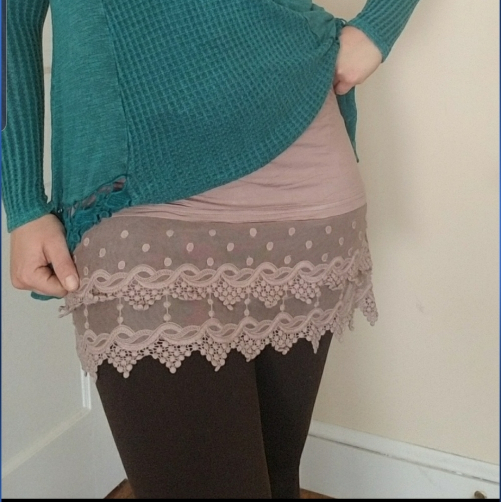 RELISTED Navy lace trimmed camisole extender - Picture 2 of 4